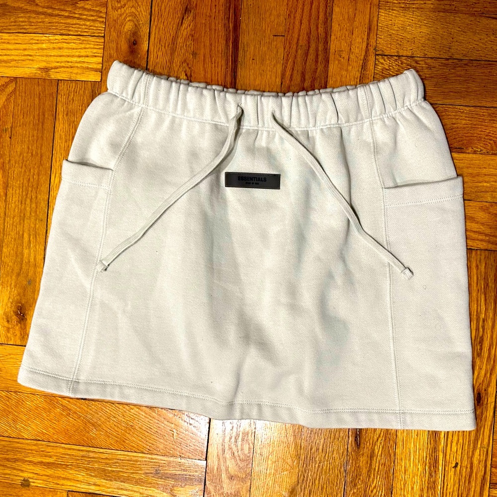 Fear of god essentials skirt size large 100% Authentic